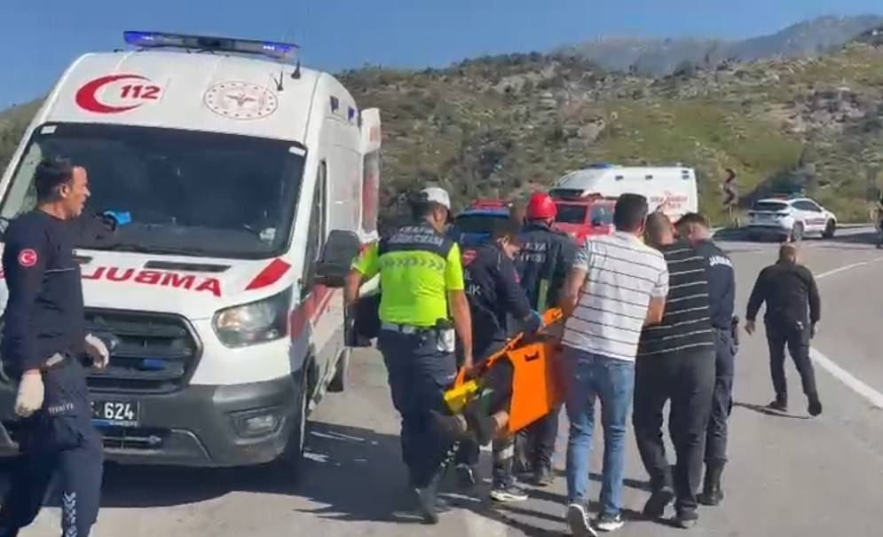 Konya-Antalya yolunda korkunç kaza! TIR uçurumdan yuvarlandı: Yaralılar var 4